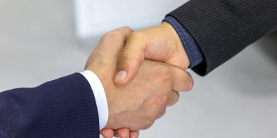 首因效应 第一印象 商务洽谈 握手