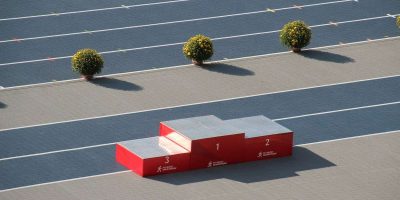 赛道竞争场景体现鲶鱼效应：引入竞争者激活团队活力